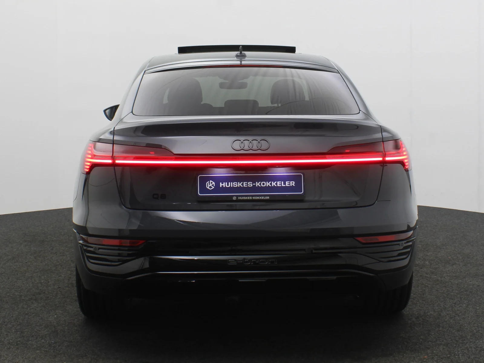 Audi-Q8 Sportback e-tron