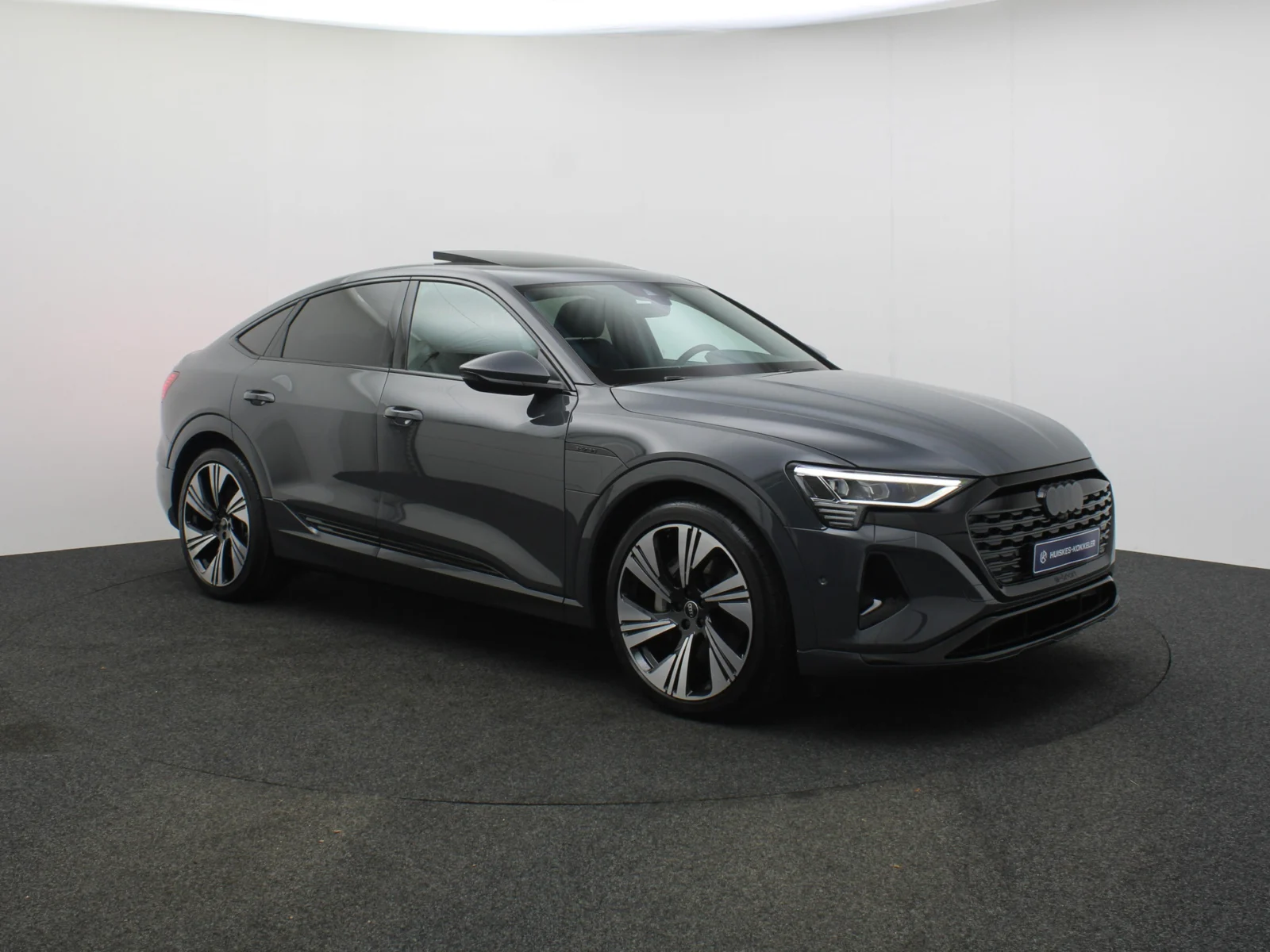 Audi-Q8 Sportback e-tron