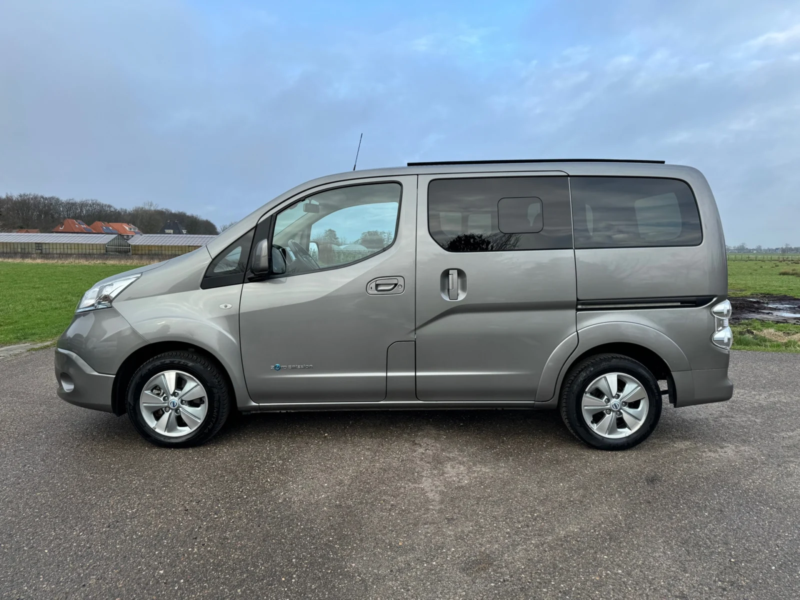 Nissan-E-NV200