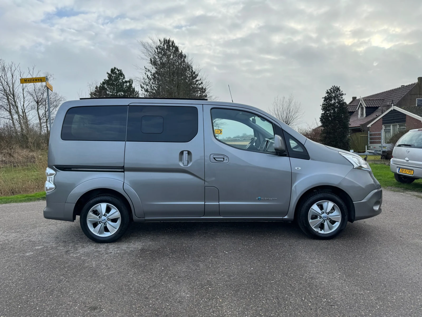 Nissan-E-NV200