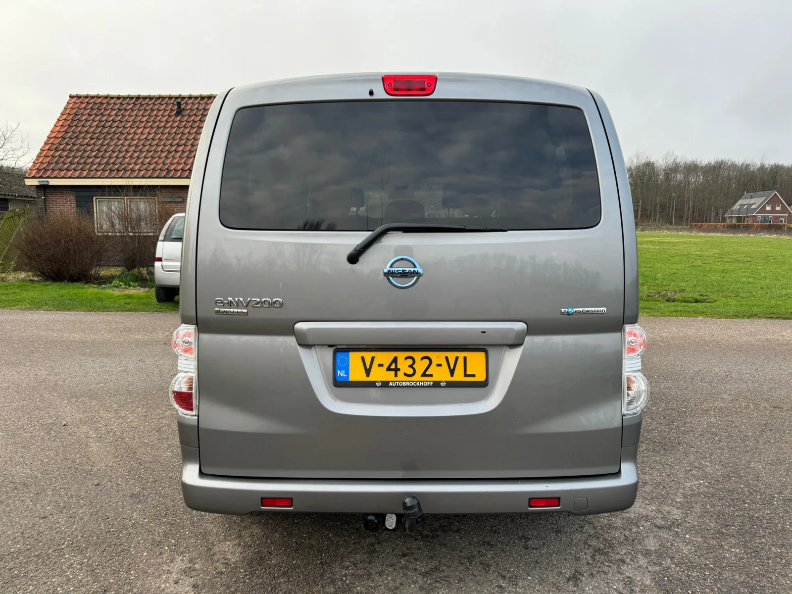 Nissan-E-NV200