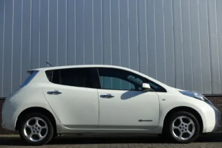 Nissan-Leaf