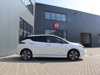 Nissan-Leaf