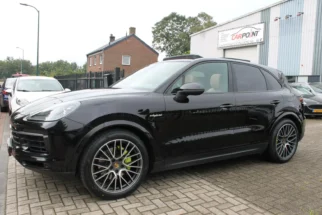 Porsche-Cayenne