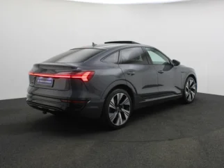 Audi-Q8 Sportback e-tron