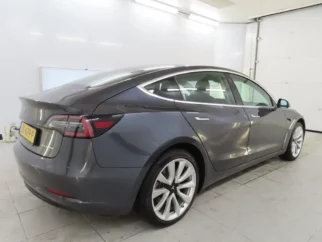 Tesla-Model 3