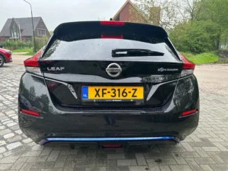 Nissan-Leaf