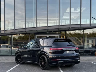 Porsche-Cayenne