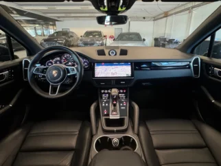 Porsche-Cayenne