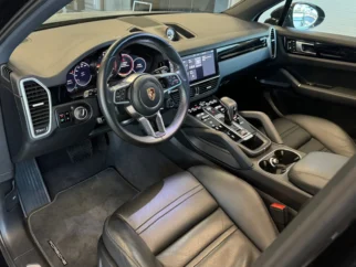 Porsche-Cayenne