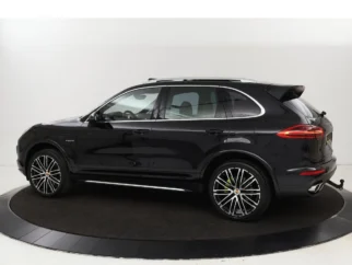 Porsche-Cayenne
