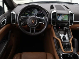 Porsche-Cayenne
