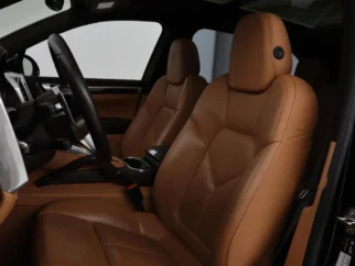 Porsche-Cayenne