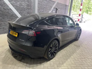 Tesla-Model Y