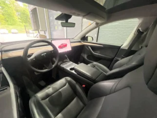 Tesla-Model Y