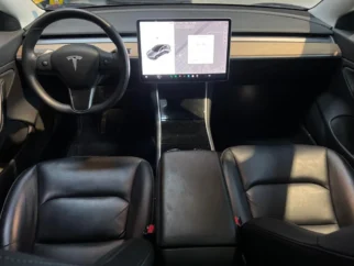Tesla-Model 3
