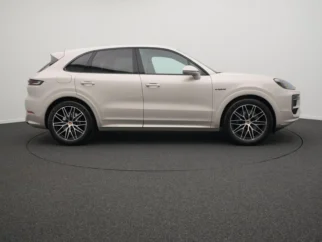 Porsche-Cayenne