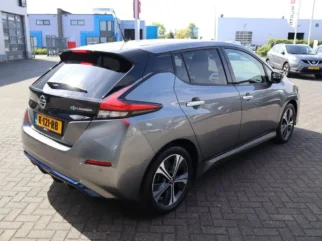 Nissan-Leaf