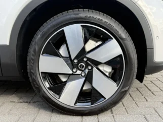 Volvo-EX40