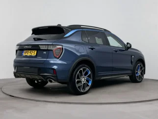 Lynk & Co-01
