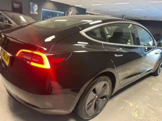 Tesla-Model 3