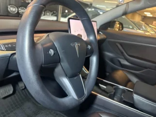 Tesla-Model 3