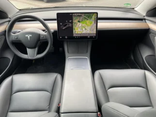 Tesla-Model 3