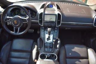 Porsche-Cayenne