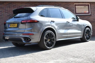 Porsche-Cayenne
