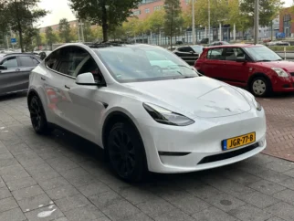 Tesla-Model Y