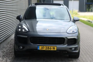 Porsche-Cayenne